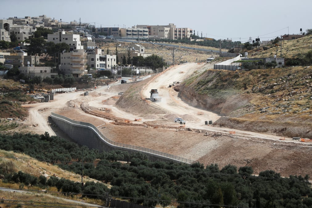 Israel construit une rocade reliant les colonies autour de jerusalem