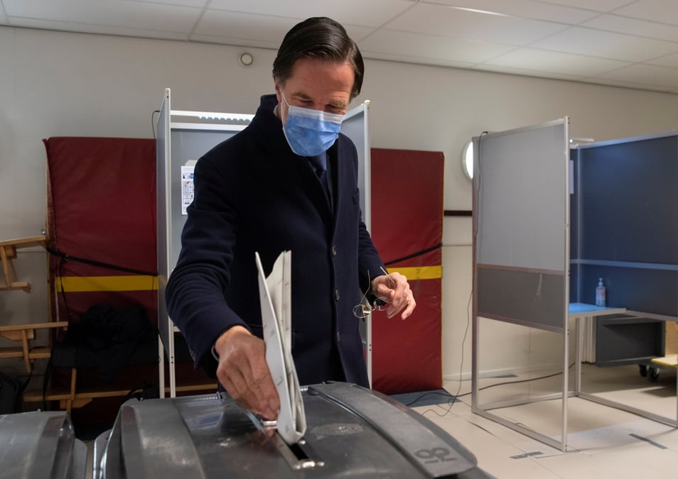 Pays-bas: dernier jour d'elections, mark rutte en bonne voie pour l'emporter