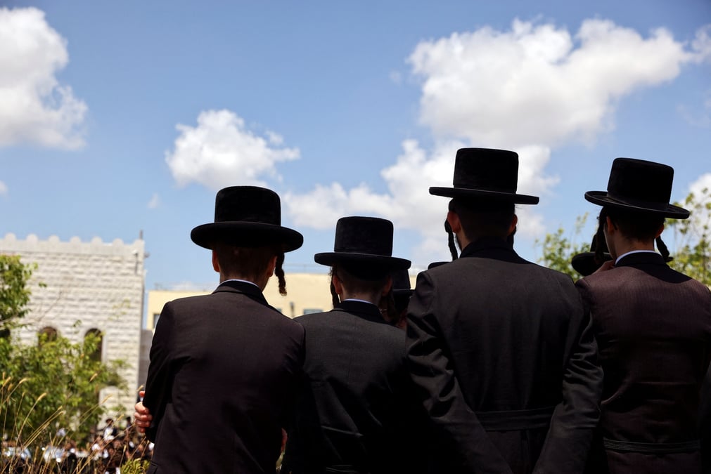 Israel: deux palestiniens recherches apres l'attaque meurtriere d'elad