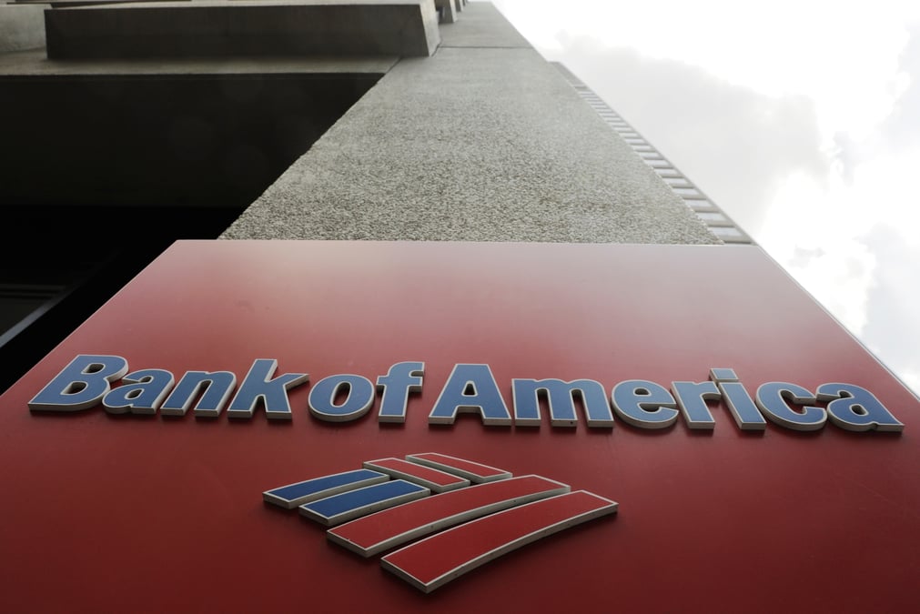 Le logo de bank of america sur un batiment de new-york
