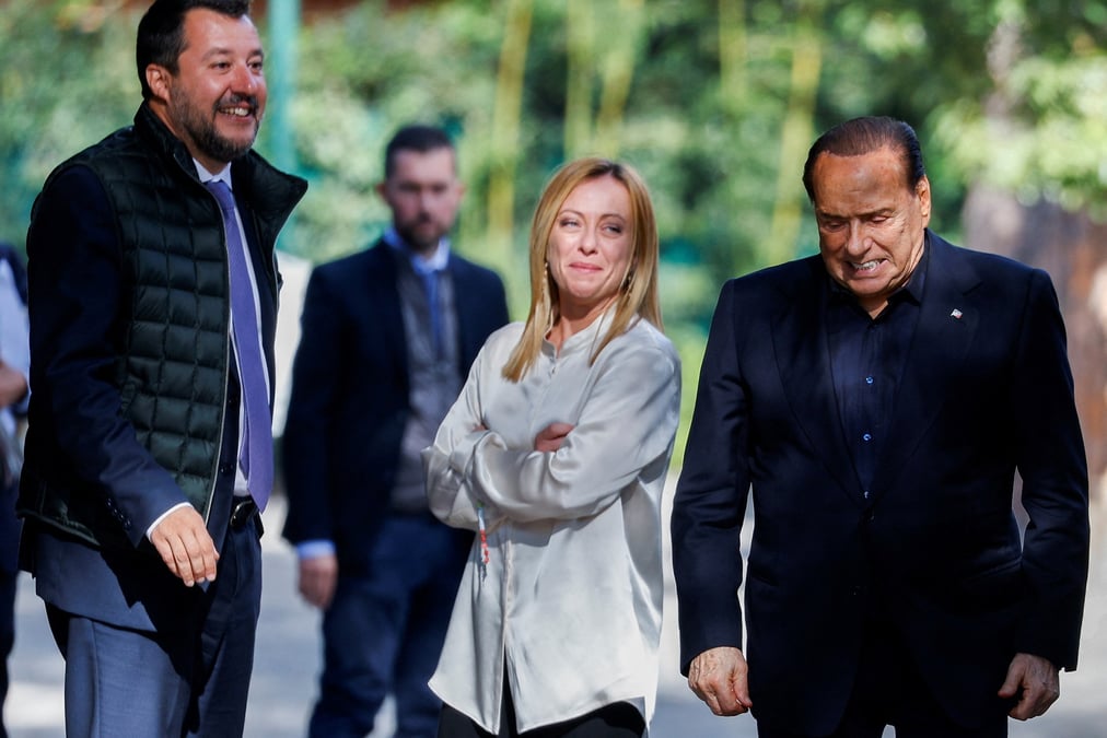 Italie: la coalition de droite en tete des municipales