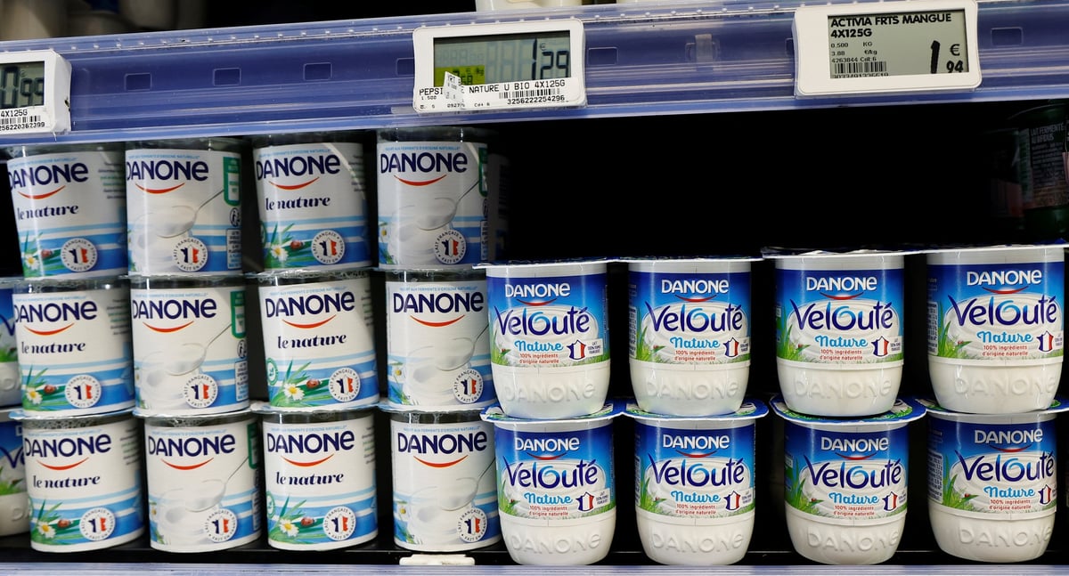 Des produits laitiers dans un supermarche a nice