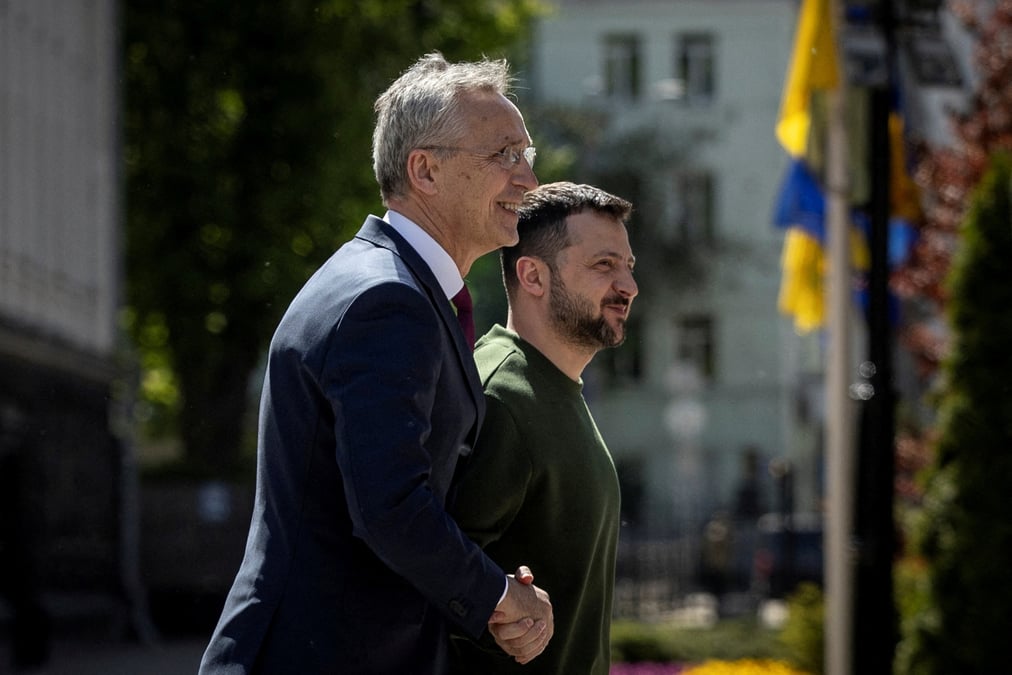 Le president de l'ukraine, volodimir zelensky, et le secretaire general de l'otan, jens stoltenberg, participent a une conference de presse a kyiv