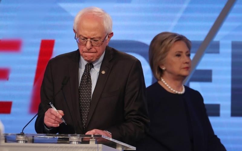 Le ton monte entre hillary clinton et bernie sanders 