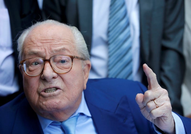 Jean-marie le pen appelle a l'unite du fn
