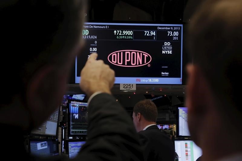 Dupont espere boucler la fusion avec dow au premier semestre