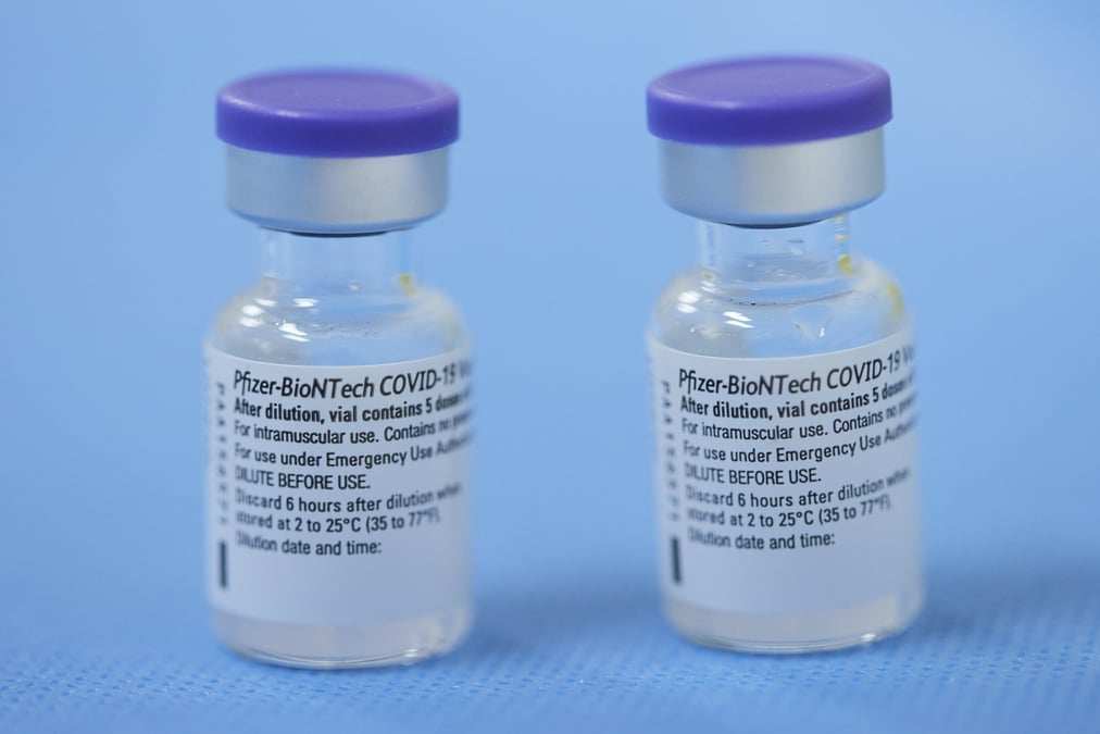 Le vaccin pfizer reduirait les risques de transmission du coronavirus, selon deux etudes
