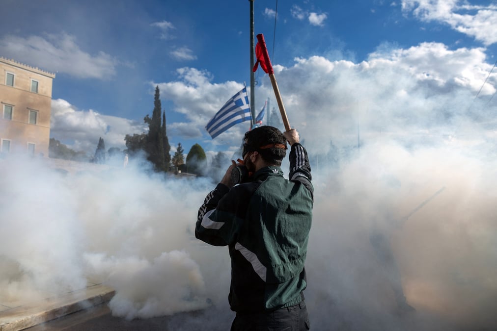 Affrontements lors d'une manifestation d'etudiants a athenes, en grece