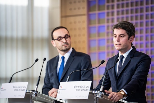 Thomas Cazenave et Gabriel Attal lors de la présentation du bilan du plan de lutte contre les fraudes à Bercy ce mercredi 20 mars.