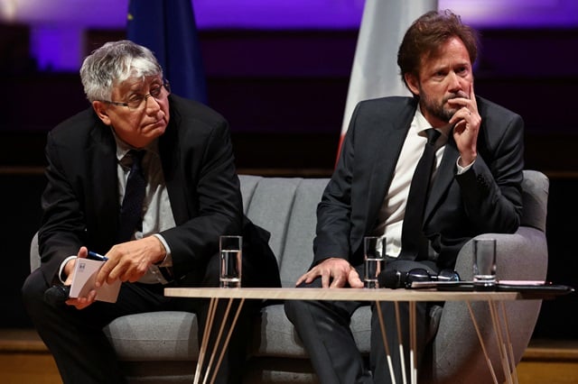 Eric Coquerel (LFI) et Boris Vallaud (PS) lors des auditions du Medef.
