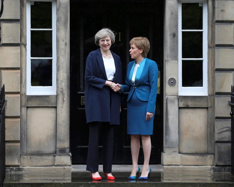 Theresa may veut negocier le brexit pour l’ensemble du royaume-uni