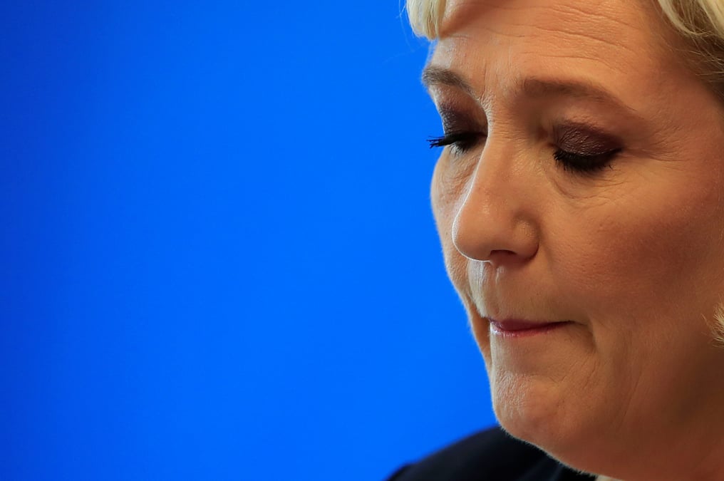 Conspuee dans un village du var, le pen denonce "des militants"