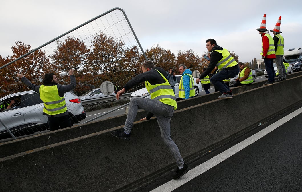 Le fronde des "gilets jaunes" se poursuit
