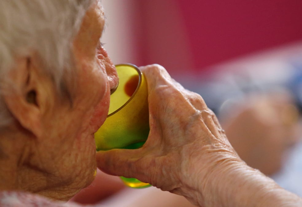 Les francais pousses a partir a la retraite a 64 ans des 2025