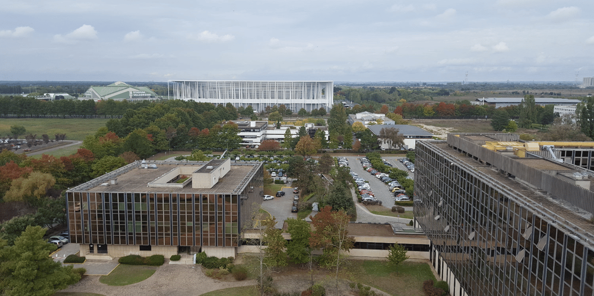 Le secteur de la Jallère est déjà en partie artificialisé avec d'anciens bureaux et des parkings.