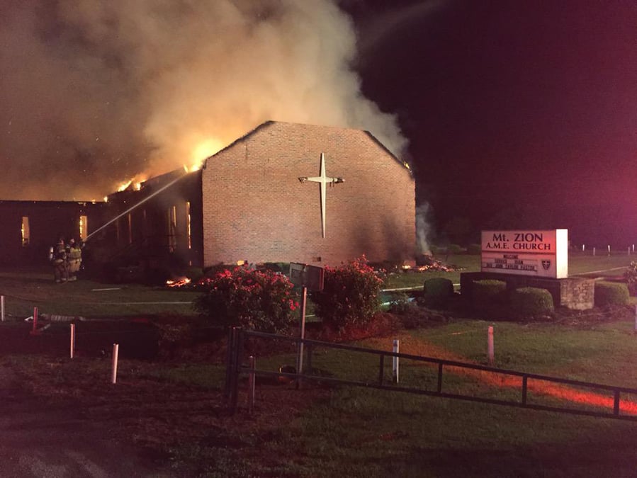 Les incendies d'eglises aux etats-unis attisent la peur