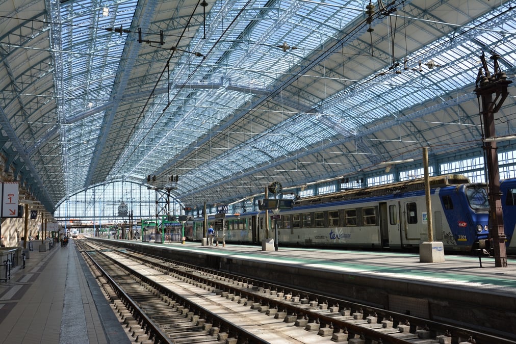 Le pôle d’échanges multimodal de Bordeaux Saint-Jean est un carrefour sur le corridor Atlantique qui intègre réseaux de transport urbain et interurbain, TER, Intercités et TGV.