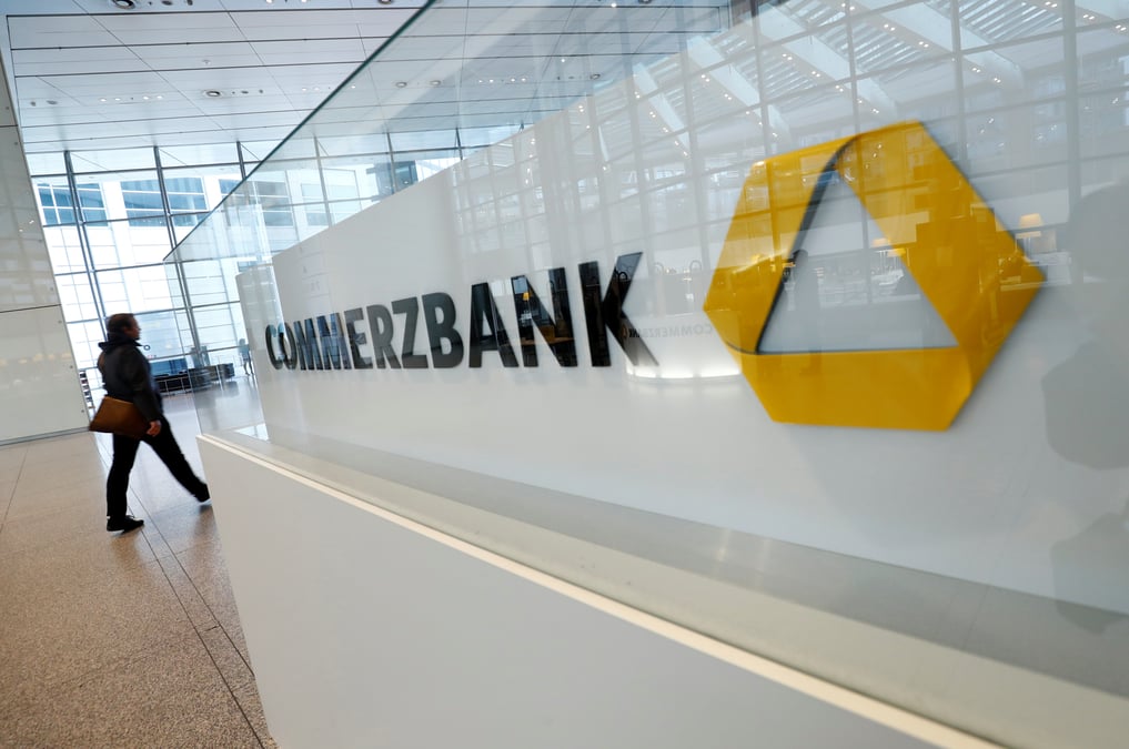 Commerzbank dans le rouge au 3e trimestre, le virus et la restructuration pesent