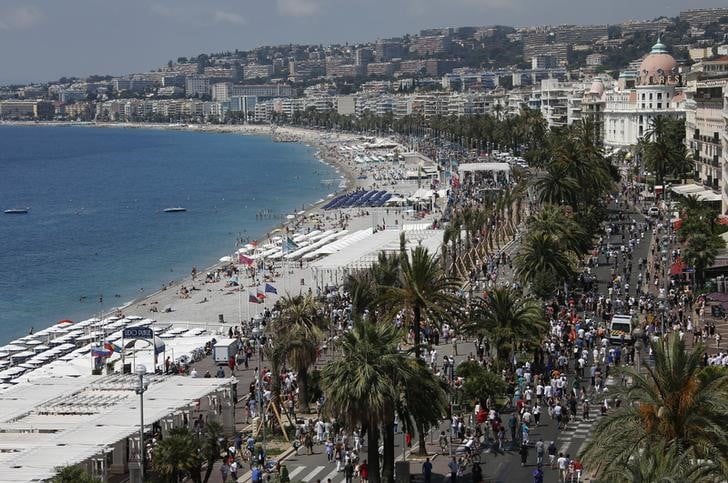 Les professionnels du tourisme a nice retiennent leur souffle