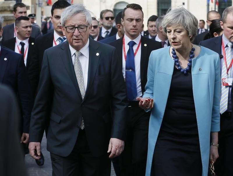 Juncker met en garde contre les divisions liees au brexit
