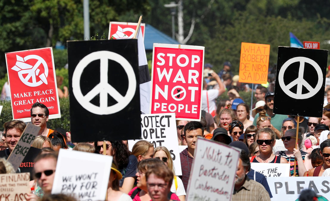 Manifestation contre trump et poutine a helsinki avant le sommet
