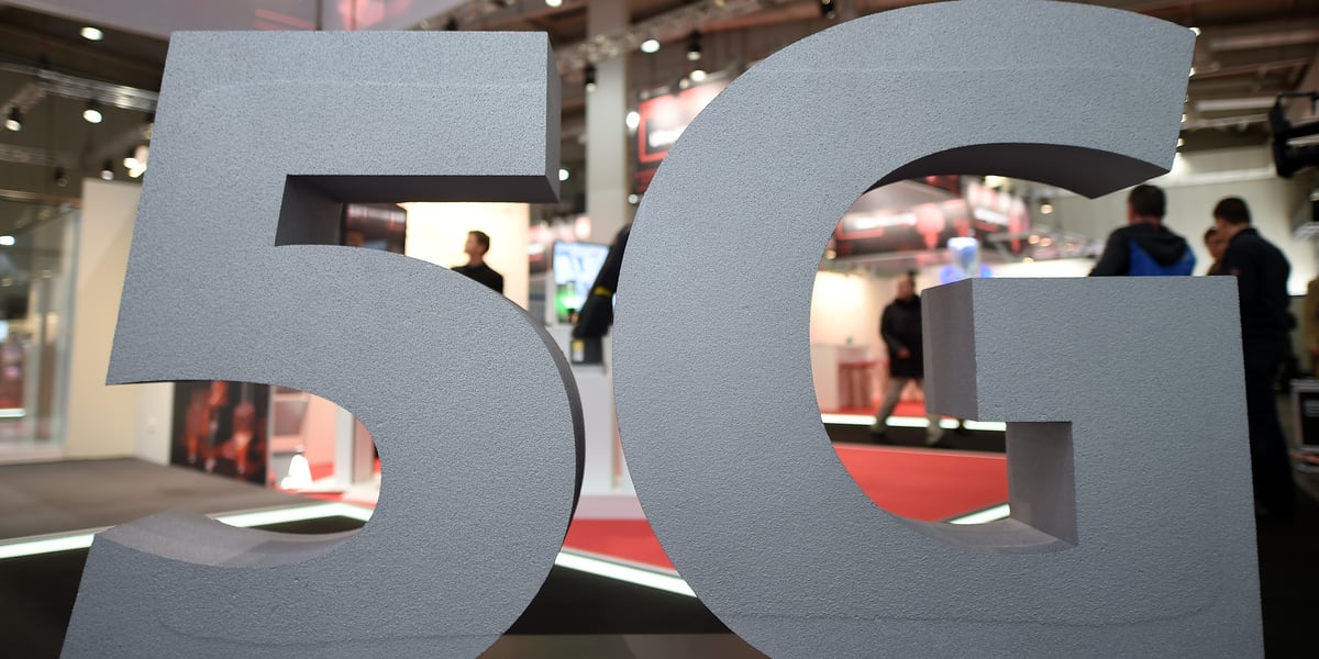5g: la france mise sur la souverainete europeenne mais n'exclut personne, dit macron