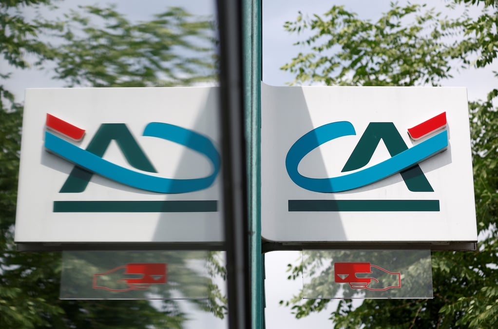 Credit agricole depasse les attentes au 2e trimestre, activite record en bfi