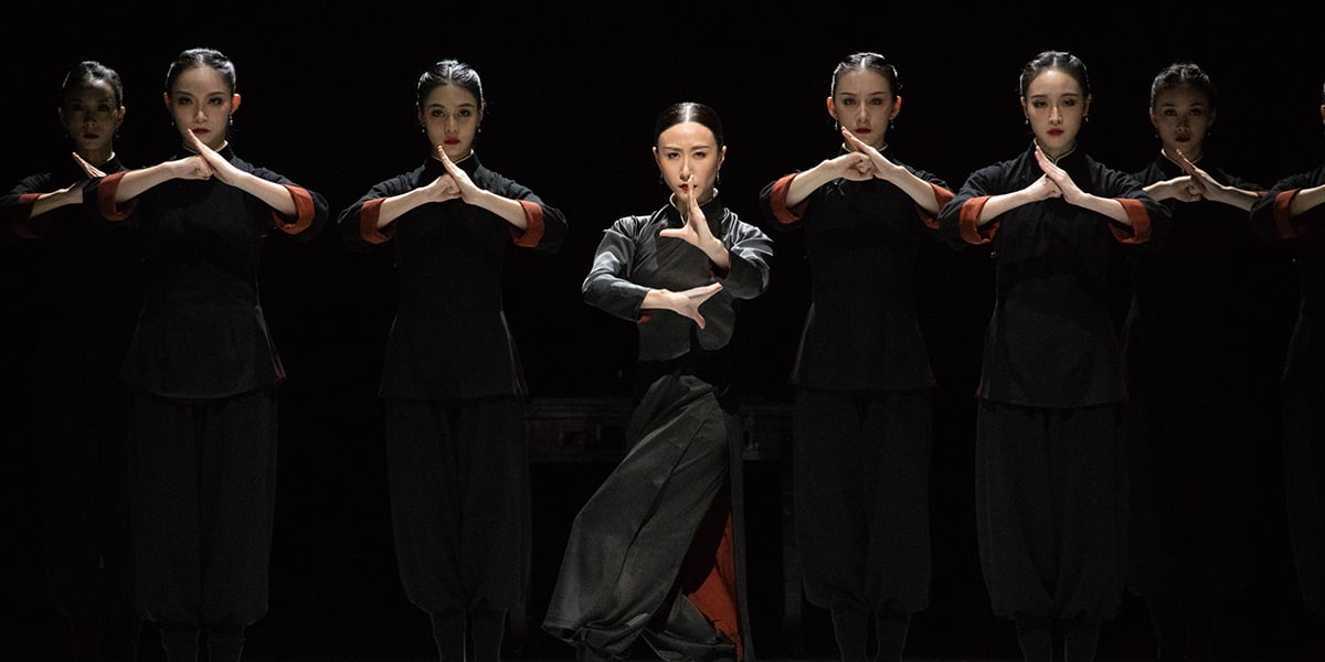 Le spectacle rend hommage à Ip Man, médecin des pauvres, justicier des bas quartiers et maître de kung-fu.