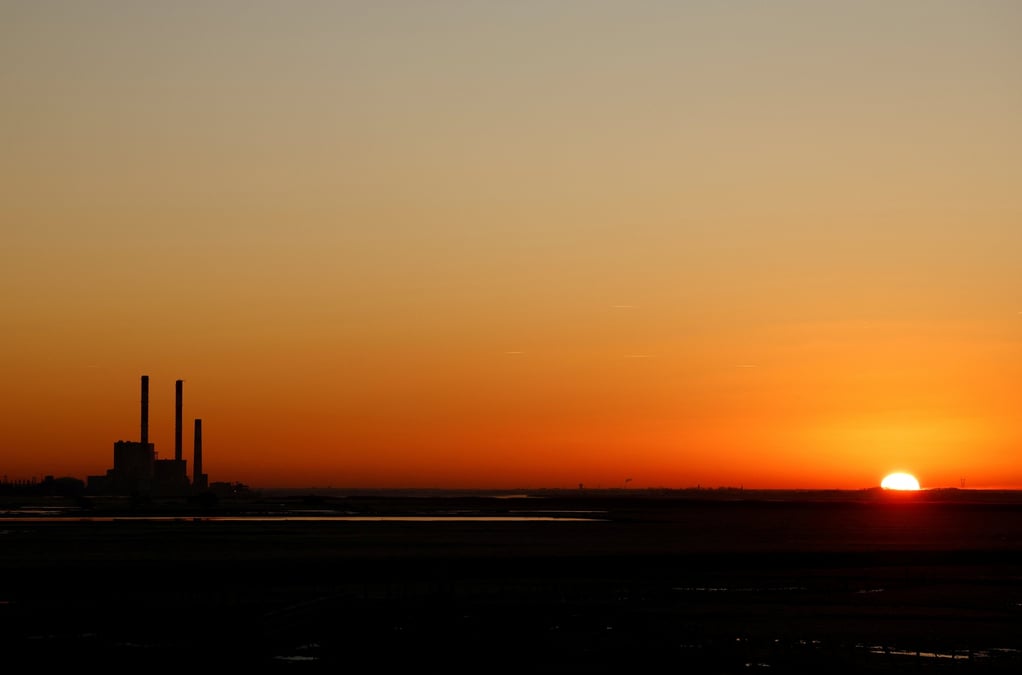 La centrale electrique a charbon d'electricite de france (edf) a cordemais