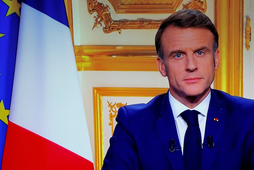 Macron exclut de demissionner, promet un premier ministre "dans les prochains jours"