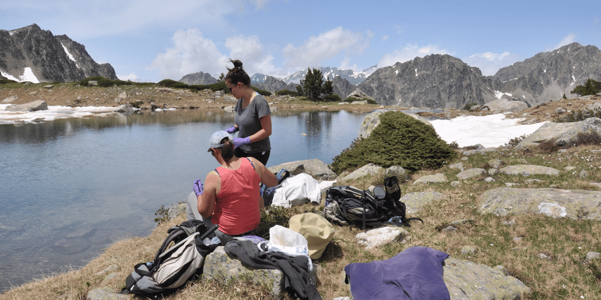 Les chercheurs veulent évaluer la pollution sur les écosystèmes des petits lacs de montagne.