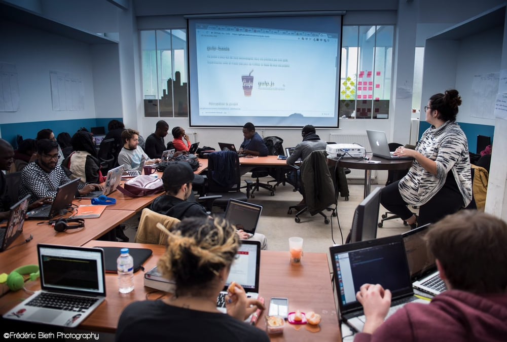 France Active fait partie des tous premiers investisseurs de l'école de code Simplon.co qui s'adresse aux populations précaires.