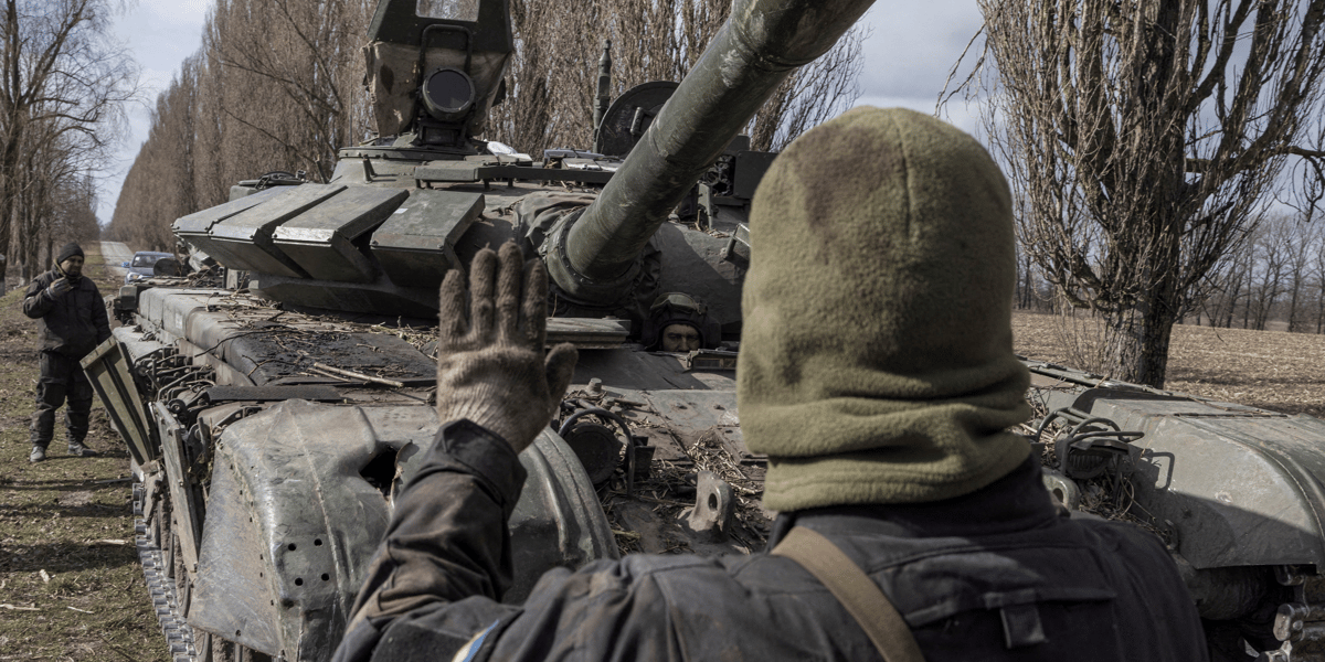 Les forces russes dans le nord de l'ukraine se regroupent, priorite au donbass, dit moscou