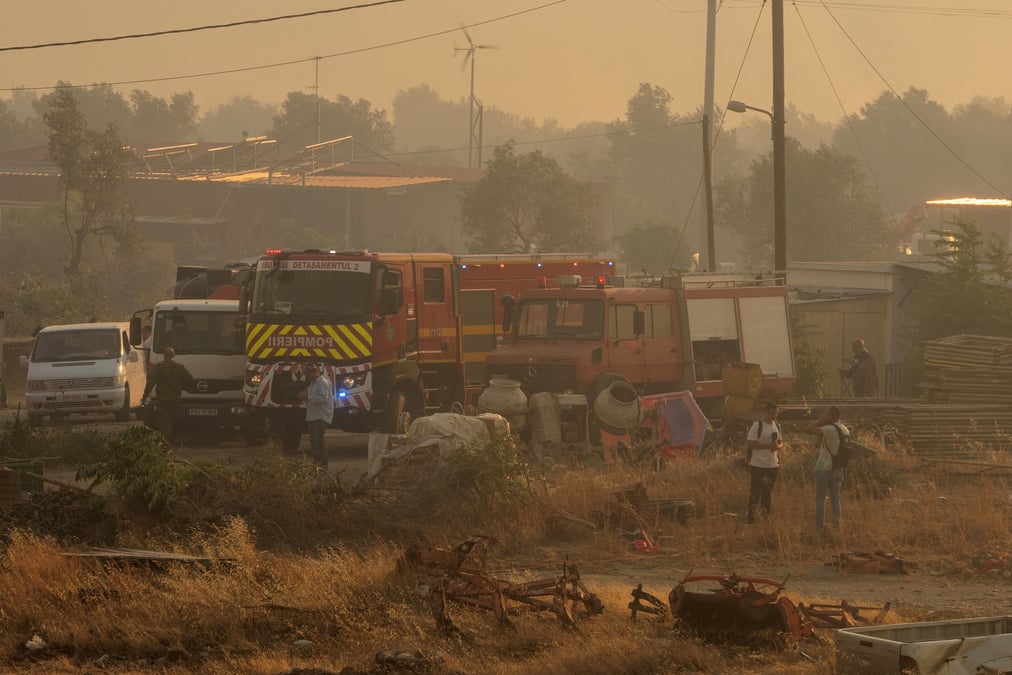 Un incendie brule sur l'ile de rhodes