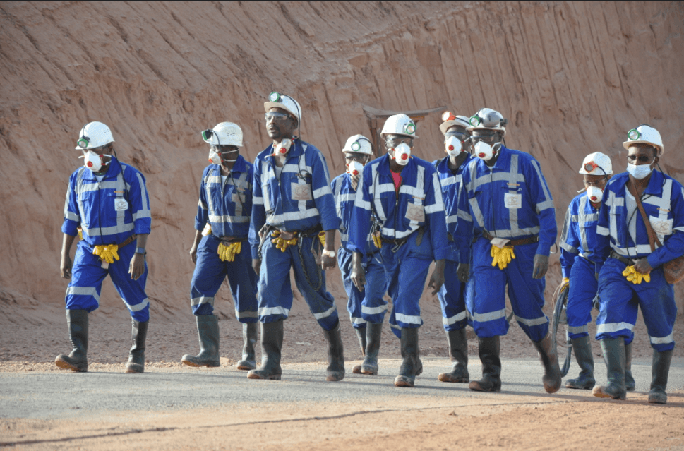 Dernière remontée des mineurs de Cominak. La mine est fermée depuis mars 2021 mais des travaux classiques de réaménagement sont prévus jusqu'en 2033.