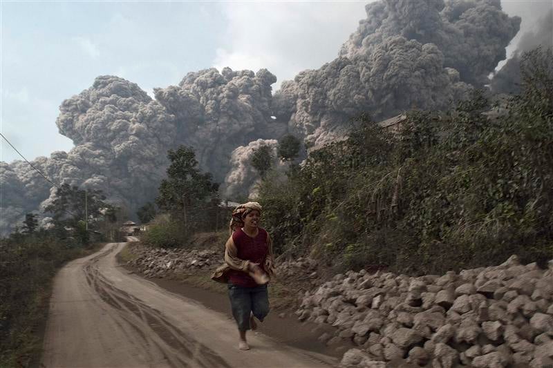 Onze morts à Sumatra à cause de l'éruption du volcan Sinabung