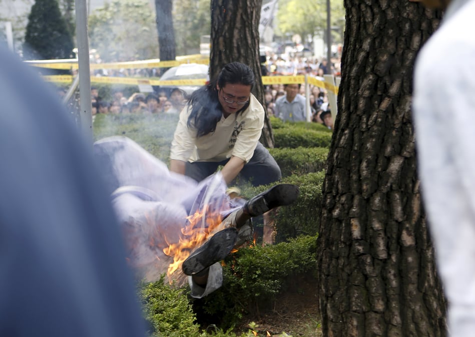 Un sud-coreen s'immole par le feu pour denoncer le passe colonial du japon 