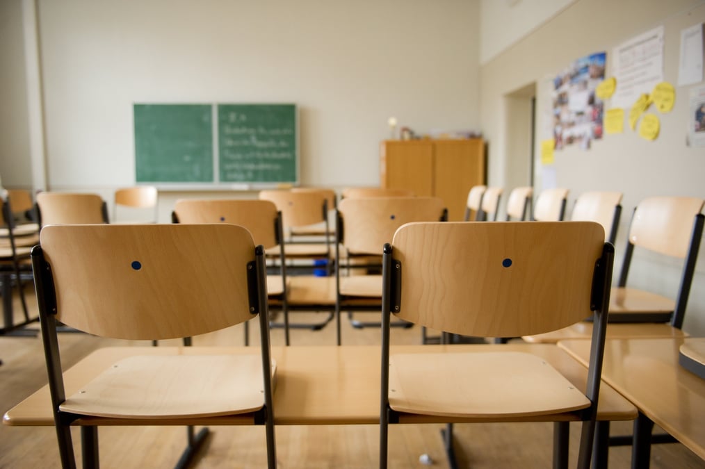 école, salle de classe vide, chaise, écolier, bureau,