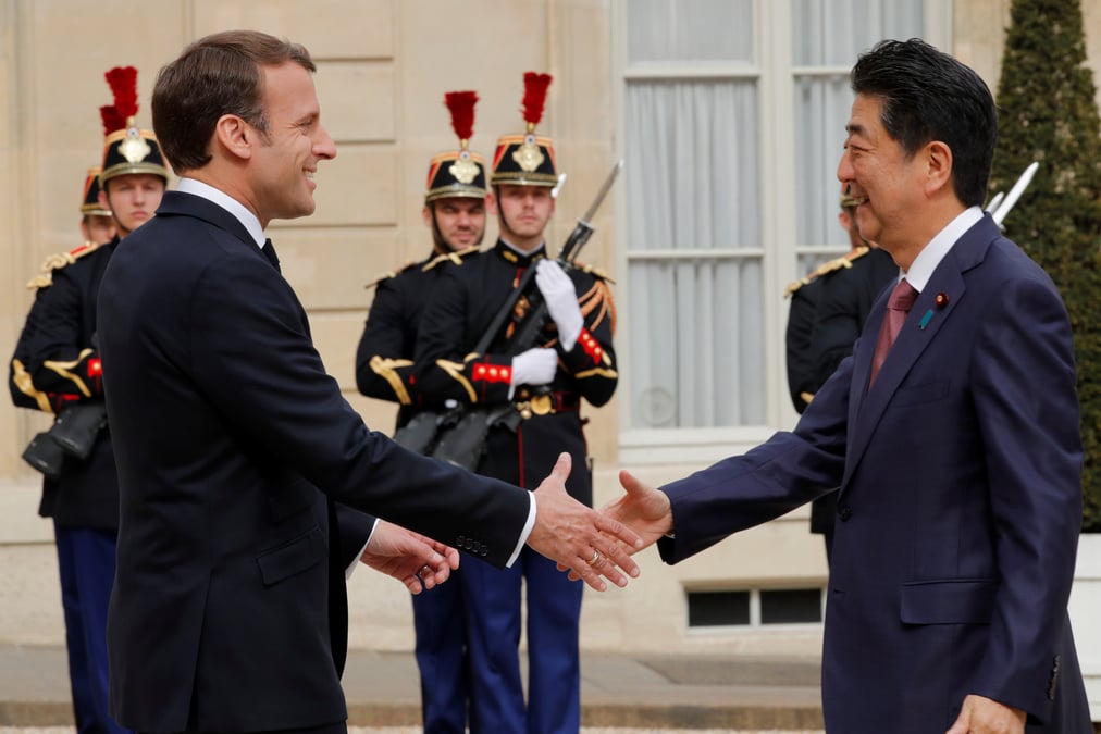 Macron au japon mercredi avant un g20 electrise par trump