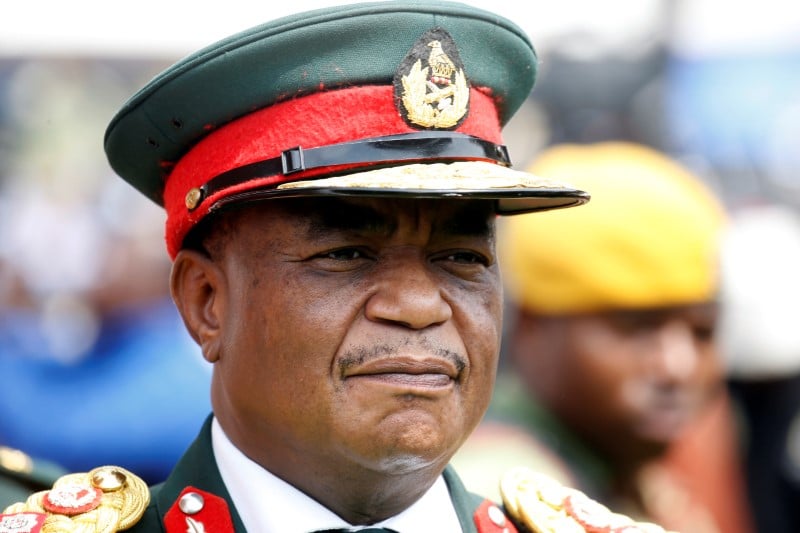Zimbabwe: l'ex-chef de l'armee installe a la vice-presidence