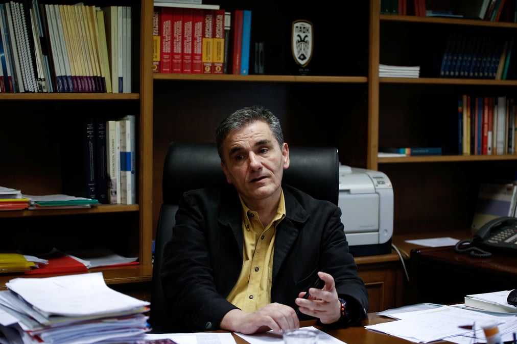 Athenes brave la tempete sur les marches et leve 3 milliards d'euros