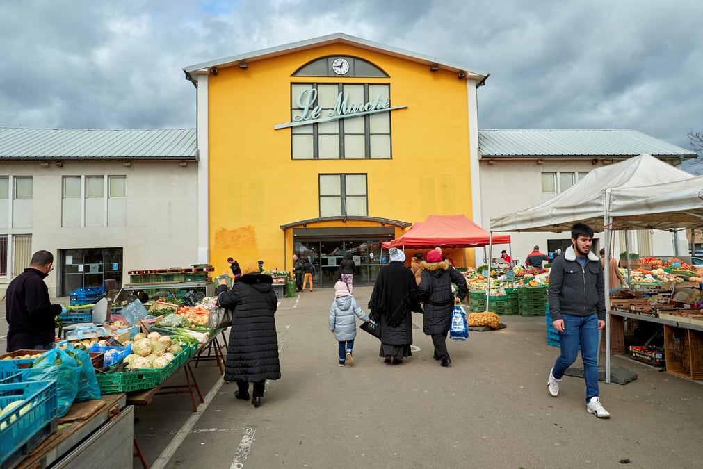 Un quart des marches rouverts en france