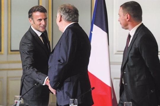 Emmanuel Macron, François Bayrou et Olivier Dussopt à l’Élysée, en septembre.