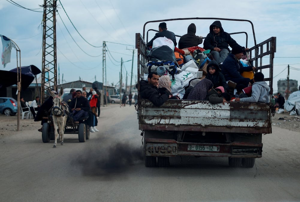 Des palestiniens quittent rafah, dans le sud de la bande de gaza