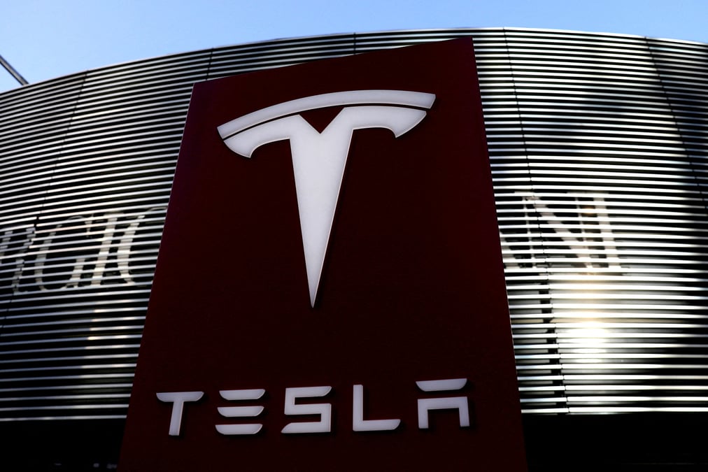 Tesla sous le feu des critiques apres avoir annonce l'ouverture d'une concession au xinjiang
