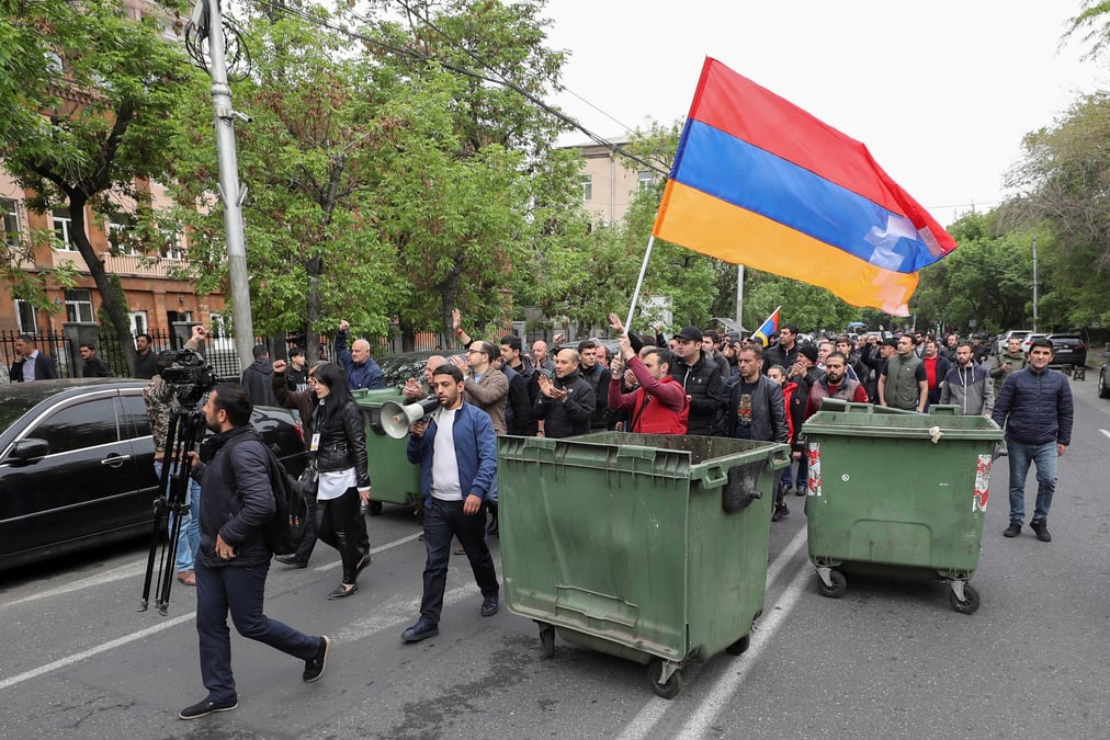 Armenie: des manifestants hostiles au premier ministre bloquent des batiments gouvernementaux
