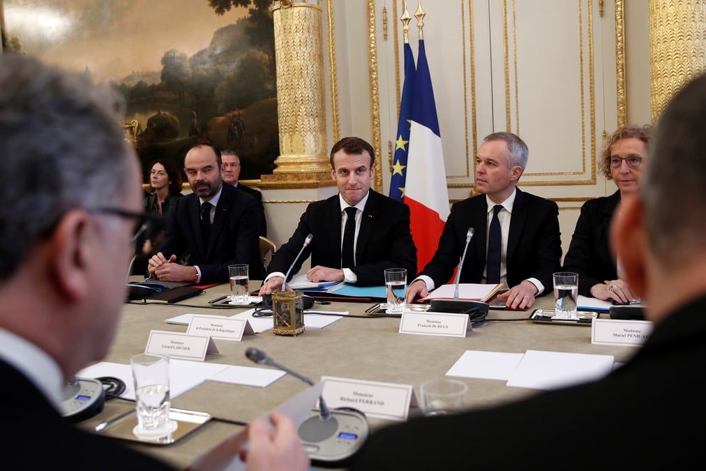 Macron n'a pas revele ses annonces, veut du dialogue