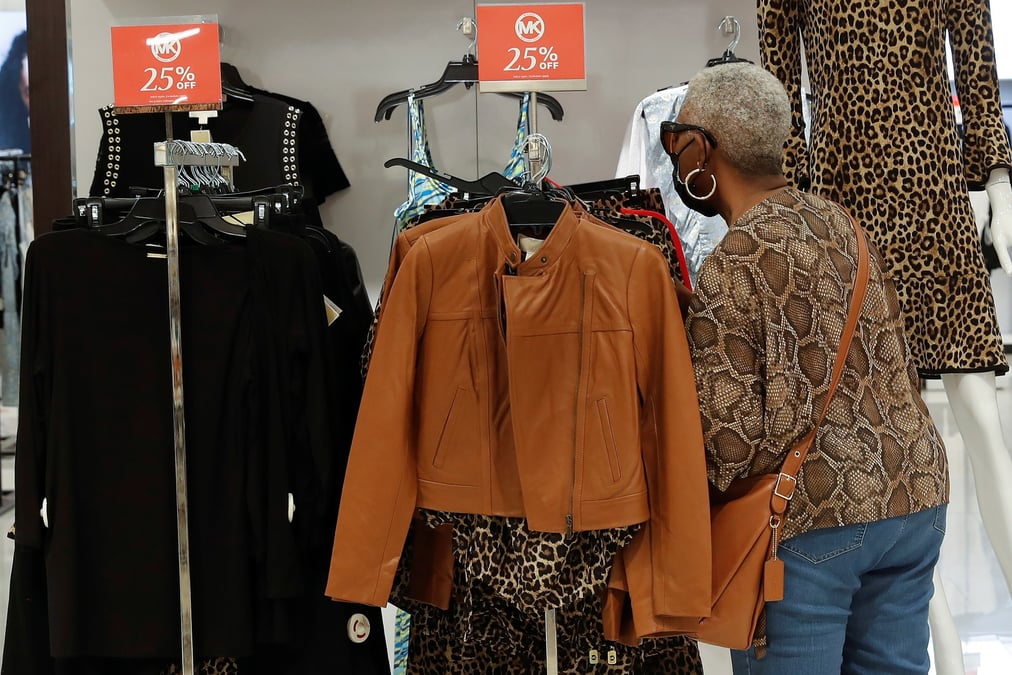 Usa: les depenses de consommation en legere baisse en mai