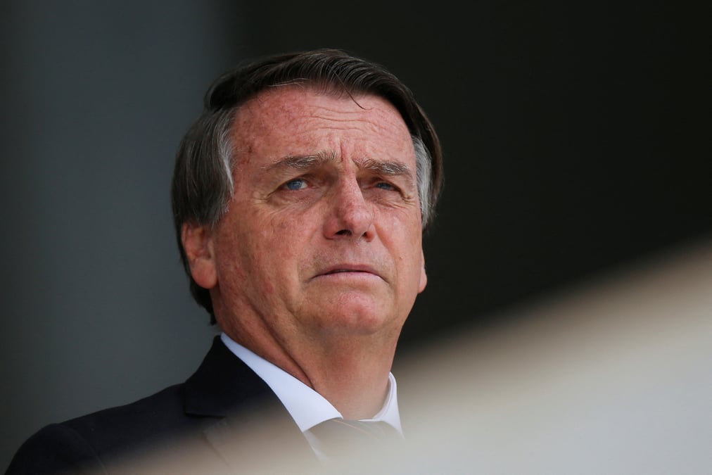 Bresil: bolsonaro ne doit pas etre opere de son occlusion intestinale