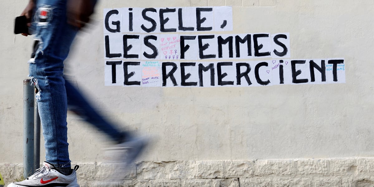 Le slogan « Gisèle, les femmes te remercient » marque un mur de la ville d'Avignon.